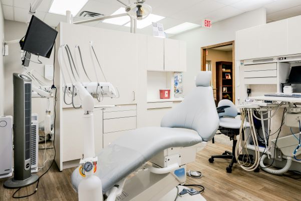 Booking Deposit: Full Mouth E-max® Restoration